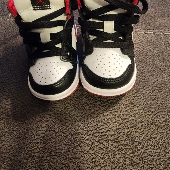 Infant Jordan 1's - Picture 4 of 4